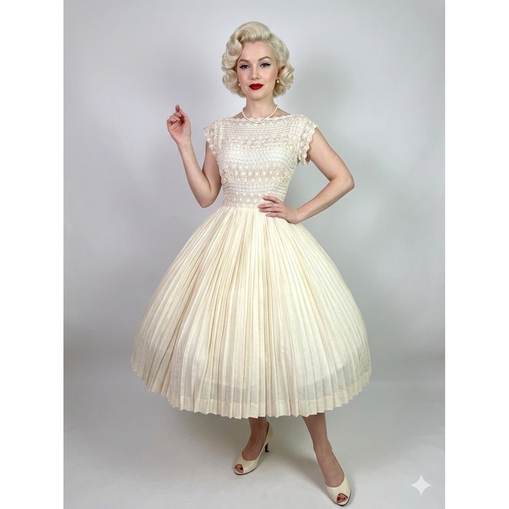 Vintage 1950s Cream Lace Bodice Pleated Tea Length Party Dress Sunburst Crochet